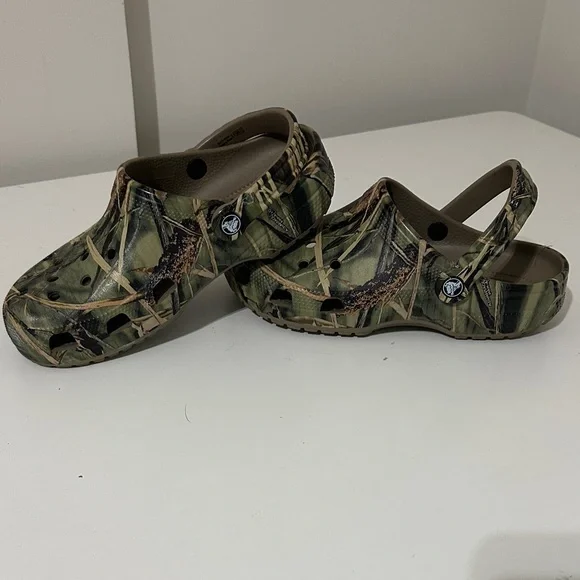 CROCS W9 Camouflage Shoes - Picture 4 of 11
